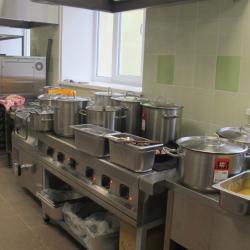 Valkas pamatskolā atklāj atjaunoto ēdnīcu